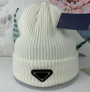 Yeni 2023 Toptan Beanie Kış Kapakları Şapkalar Kadınlar ve Erkekler Gerçek Rakun Kürk Ponponları Sıcak Kız Kapağı Snapback Pompon Beanie Hat Moda Aksesuarları PP-3