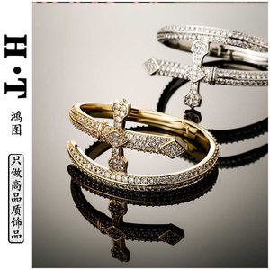 Colliers de pendentif bracelet ht bijoux hip hop cuivre micro incrusté des accessoires premium de bracelet de juge masculin