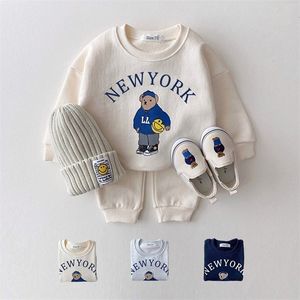 Giyim Setleri Kore Bebek Erkek Giyim Mektubu Ayı Kızlar Uzun Kollu Gündelik Hoodie Sweatshirt Pantolon 2 PCS Çocuk Spor Takımını 221007