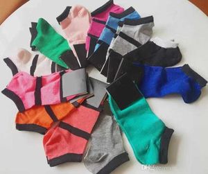 Multi -Farben -Knöchelsocken mit Tags Sport Shorts Pink Grey Socken Mädchen Frauen Baumwoll Sport hochwertiger Karton