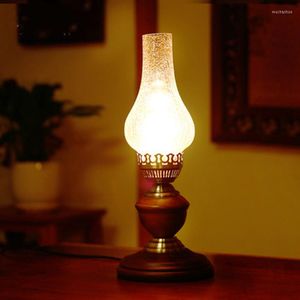 Bordslampor Retro KEROSTEN LAMP LED DESKTOP Hem Dekorativa nattlampor Klassiskt glas Wood Lantern Röklöst land Nostalgiska stilar gåvor