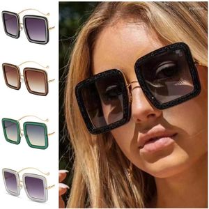 Sonnenbrille Damen Glitzer Diamanten Sonnenbrille Adumbral Anti-UV Brille Übergroßer Rahmen Brillen Quadratisch Ornamental