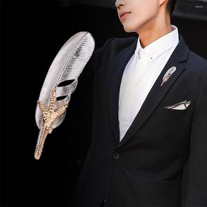 Brooches The Fashion Eagle Feather Brooch Men And Women Lovers Badge Pin A Metal Suit Accessories