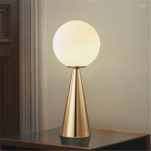 Table Lamps Nordic Bedside Decoration LED Lamp Gold Cone Glass Ball Simple Creative Bar Cafe Livring Room Bedroom Lights Fixtures