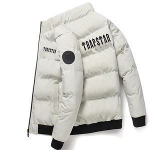 秋の冬のジャケットのメンズボンバージャケット特大のカジュアルな厚い綿パッドされたパーカースリムフィットファッションアウターウォームコート
