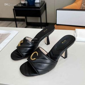 Klassisk designer kvinnor plattform sandaler mode glid ggity tofflor sexiga klackar lyx l￤der flip-flops ds