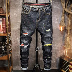 Mäns jeans högkvalitativa män quiltade broderade raka rippade stretch denim byxor elastiska midja byxor