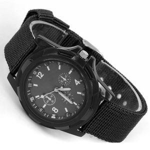 Классические демонетопроницаемые водонепроницаемые мужчины Quartz Watch Army Soldies Soldies военные холст