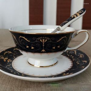 Mugs European Bone Porcelain Tumbler Water Glass Cup Dish Coffee Cups Set English Afternoon Tea Mug Self Stirring S Glasses