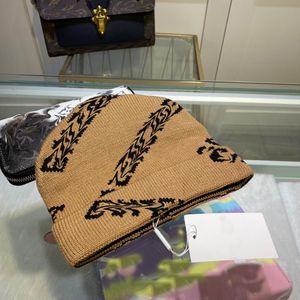 럭셔리 비니 디자이너 겨울 콩 남자 남녀 패션 디자인 니트 모자 가을 모직 캡 편지 Jacquard Unisex 따뜻한 두개골 모자 새로운 55