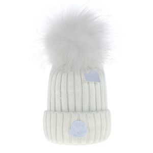 Beanie Cap Designer de Designer Balde Chapéu Novo Moda Mulheres Senhoras Aquecedores Saios de Inverno Grande Fur Pom Pom Poms Bobble Hat Outdoor M-3