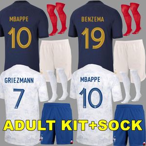 Maillots de futebol 2022 Camisa de futebol francês BENZEMA Camisas de futebol MBAPPE GRIEZMANN POGBA kante maillot kit de pés top camisa homens conjuntos