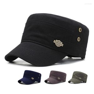 Berets Fashion Heyhat Metal Label Cap for Men Wowen Classic Flat Top Solid Color Outdoor Outdoor Retro Retro Armet Cadet Style