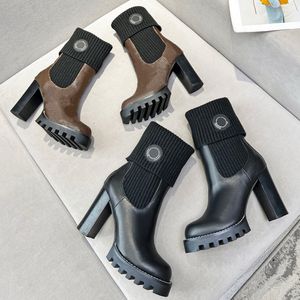 Botas de tornozelo da trilha estrela bota de inverno no tornozelo é feita de couro liso de couro superior decorado uma grande marca de manchas de borracha sapato de assinatura tem costura contrastante em torno da sola