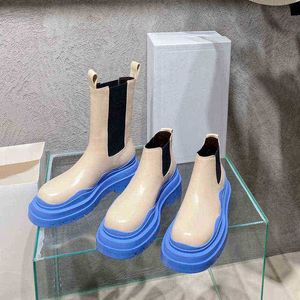 مصمم أحذية النساء منصة سميكة الوحيدة الدافئة في فصل الشتاء أحذية العجل 220815