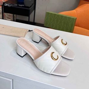 Klassisk designer kvinnor plattform sandaler mode glid ggity tofflor sexiga klackar lyx l￤der flip-flops dffhb