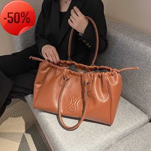 Designer Bags Womens 2024 Autumn New Triumphal Arch Texture Soft Leather Tote Large Capacity Commuters Hand Single Shoulder bag Factory Direct Sale Promotion