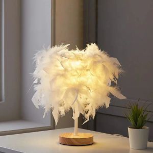 Lampada da tavolo con piume USB Luce calda creativa Albero Paralume con piume Decorazione della camera da letto della casa di nozze