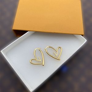 Womens Love Earrings Designers Heart Earrings Letter V Ear Stud Gold Earring Fashion Luxury Jewelry Party Gift