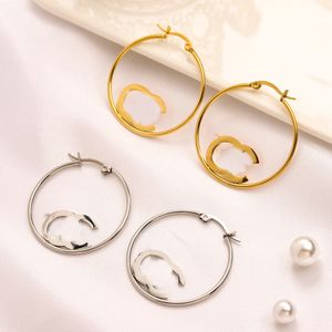 Commercio all'ingrosso di gioielli di coppia di fidanzamento di stile vuoto di alta qualità semplice lettera donne designer borchie orecchio anello in acciaio inossidabile 2 colori