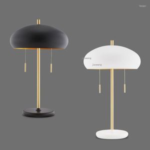 Lampy stołowe Nordic LED LAMPA Minimalistyczne salon dom domowy Deco do sypialni łóżka z suk
