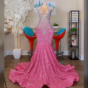 Abito da ballo di sirene rosa scintillante sexy 2023 perle a collo trasparente abito da festa di laurea cristallino abiti formali di abiti formali