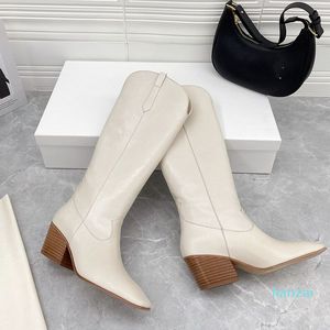 جلد البقر من جلد رعاة البقر الغربي أحذية مربعة يركب الركبتين أحذية أزياء كلاسيكية على شكل حرف V للنساء المصممين المصممين أحذية المصنع الأحذية