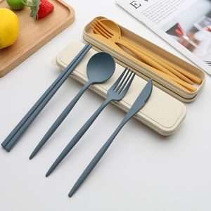 Flatvaruuppsättningar Portable Knife Fork Spoon Chopsticks Kit Eco-vänligt vete halmavskick med förvaringslåda för campingresekontor