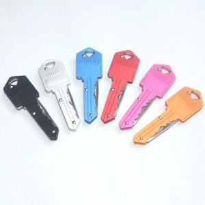 Multifunktionell kniv utomhus camping Vandringsverktyg Fällbar bärbar storlek Mini Jakt Knifes SurvivCal Key Shape Knife