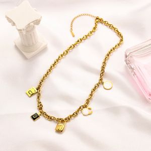 Lyxig design halsband 18k guld pl￤terad rostfritt st￥l halsband choker kedja c-bokst￤ver h￤nge mode kvinnor br￶llop smycken tillbeh￶r mm1747