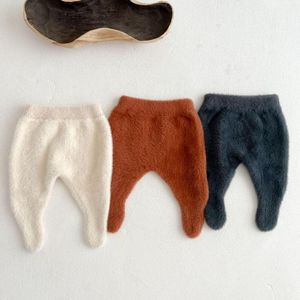 Kurtki 3879c Koreańskie legginsy dla dzieci 2022 Jesienne i zimowe stałe kolorowe spodnie stóp imitacja norki aksamitne ciepłe skarpetki