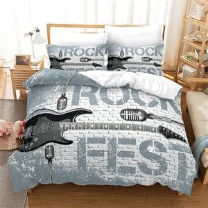 Set di biancheria da letto Guitar Queen Copripiumino Rock Music Theme Bedding Set Grunge Color Splashed Brick Wall Background Chitarra elettronica Microfoni Design 221010