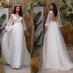 Nuovi disegni bohémien maniche a sbuffo in pizzo applique tulle sexy scollo a V profondo senza schienale abito da sposa spiaggia abito da sposa