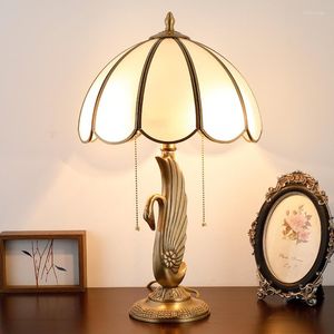 Lampy stołowe w stylu europejskim Retro Copper Swan Lampa studium salonu Dekoracja sypialnia łóżka E27 AC110-240V