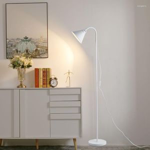 Golvlampor LED Simple Nordic Sofa Macaron Color Bedside Stand Lamp Reading Light For Living Room Bedroom Decor