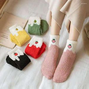 Frauen Socken Lustige Baumwolle Verdickung Erdbeere Flauschigen Damen Winter Kaschmir Kurze Schwarze Socke Atmungsaktiv Warme Casual Weibliche Sox