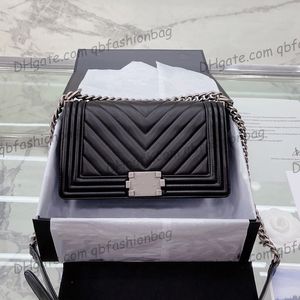 Womens Boy Lambskin Chevron Line V-Stitch quiltade v￤skor Klassisk klaff guld/silver h￥rdvara metallkedja axelband tv￤rbodi axel tote handv￤skor 20 cm/26 cm