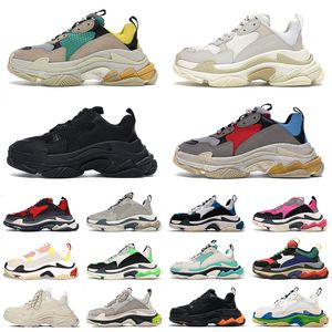 Triple S Luksurys Designers Buty do biegania mężczyźni trenerzy Triple Białe Czarne Szary Red Różowy zielony zielony Paris 17FW Sneakers Sports Athletic But Outdoor Rozmiar 36-45