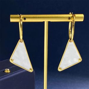 Goldener weißer Charm-Schmuck, personalisierbar, Ohrring-Designer für Damen, modischer Freundschaftsschmuck, Luxus-Marken-Designer-Ohrringe, Damen-Dreieck-Punk-Accessoires