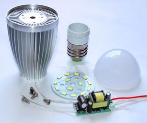 Aluminiumlökor E27 E14 3W 5W 7W 9W 12W LED -glödlampa Driver 5730SMD PCB Kylflänsar för lampor Förbättrade