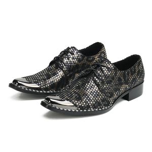 Yeni tasarım erkek ayakkabıları sivri metal ayak parmağı siyah deri elbise ayakkabıları erkekler dantelli resmi iş