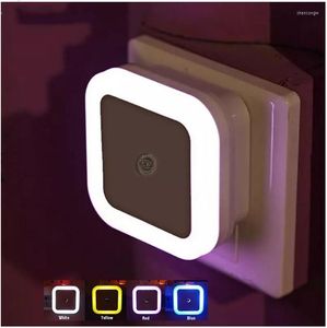 Luci notturne Sensore di controllo a LED Lampada da toilette US EU Spina da parete Camera da letto per bambini Lampadina da comodino Retroilluminazione