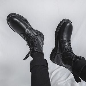 Boots Inglaterra Designer de lazer masculino Couro de couro preto Sapatos de plataforma quente Puramento de neve de neve de inverno Botas curtas masculinas zapatos