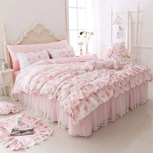 Set di biancheria da letto Set di biancheria da letto principessa con stampa floreale 100% cotone Set di biancheria da letto per principessa con due letti singoli king size Queen Pink Girls Copripiumino con volant in pizzo Copriletto Set gonna da letto 221010