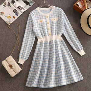 Casual Dresses 2022 Runway Design Vintage Plaid Knitting Sweater Dress Women Långärmning Single-Breasted Party Mini Robe