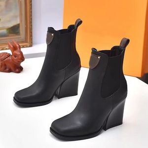 Nietenbriefstiefel Frau Rindsleder Reißverschluss Metallschnalle Designer Knöchelstiefel 100% Leder Dame High Heels Mode Herbst Winter Dicke Ferse Frauen