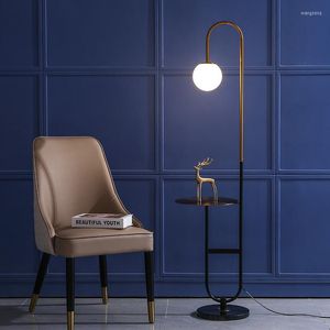 Zemin lambaları Nordic Tasarım Modern Fırçalanmış Altın Mahaft Led Uzun Lambalı Oturma Odası Güzellik Salon Ayakta