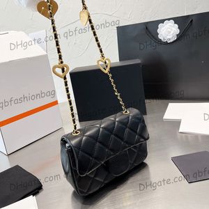 22A Bayan Kuzu Derisi Kapitone Çanta Klasik Mini Kapaklı Çanta Altın Metal Donanım Şanslı Kalp Charms Ile Matelaz Zinciri Crossbody Omuz Tasarımcı Handbgas 20CM