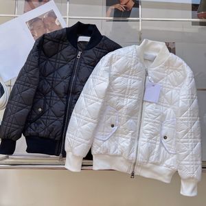 Mens Jackets vintermodrockar kvinnor klassiska tryck nylon vindbrytare jacka m￤n snygg varm kappa 22fw designer jackor