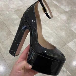 2024 Moda Vestido Sapatos para Mulheres Top Quality Patent Leather Lady Bombas Designer de Luxo Rodada Toes Plataforma 15.5cm Festa de Casamento de Salto Alto 35-42